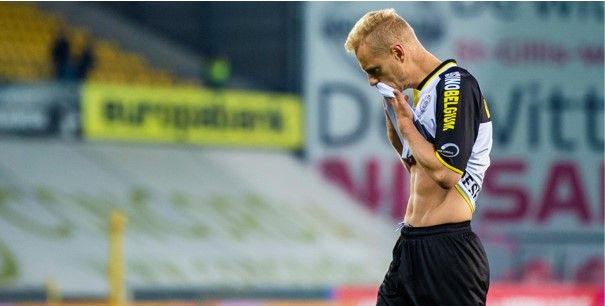 Minister neemt drastisch besluit: 'Gokreclame hoort niet in ons voetbal'