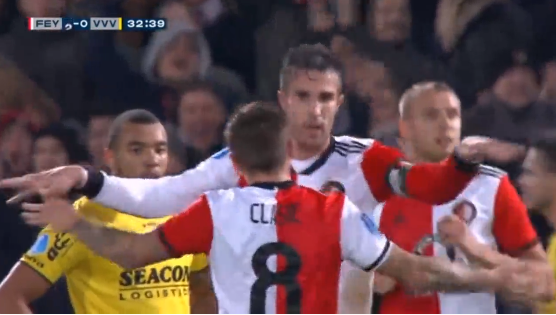 Feyenoord op 2-0 tegen VVV dankzij uithalen Vilhena en Van Persie