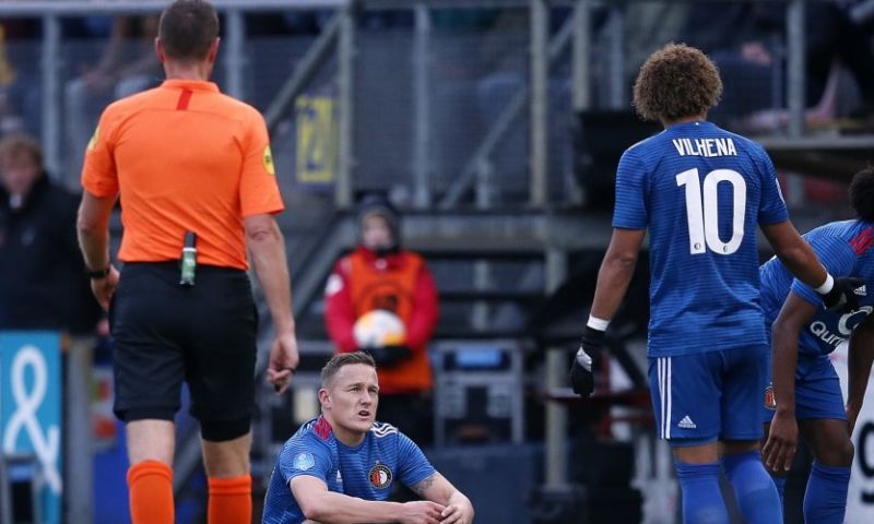 Kunstgras de klos na blessures Ajax en Feyenoord: 'Ga eigen competitie beginnen' Afbeelding: Kunstgras de klos na blessures Ajax en Feyenoord: 'Ga eigen competitie beginnen'