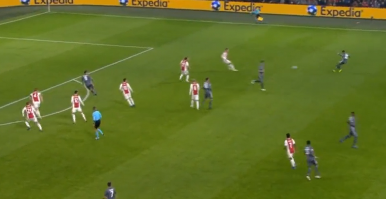GOAL! Ajax-defensie staat te slapen, Lewandowski straft het meteen af