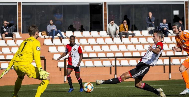 Van Persie de grote man in oefenduel Feyenoord: Duitsers met 4-2 verslagen