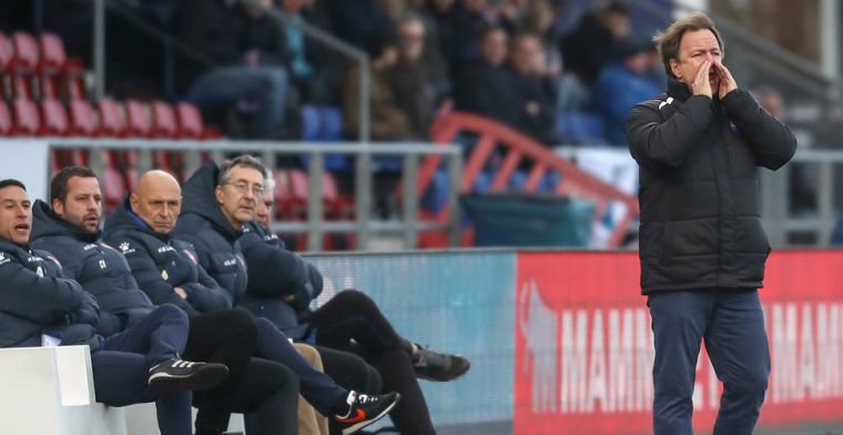Telstar-trainer Snoei woedend: 'Typisch Telstar: waarom werken de sproeiers niet?'