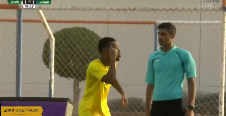 Bizar debuut voor Mendes Rodrigues: rode kaart tijdens (!) warming-up