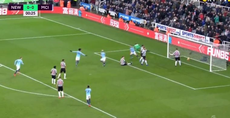 Bliksemstart Manchester City: Agüero scoort na 25 seconden, rare assist Silva