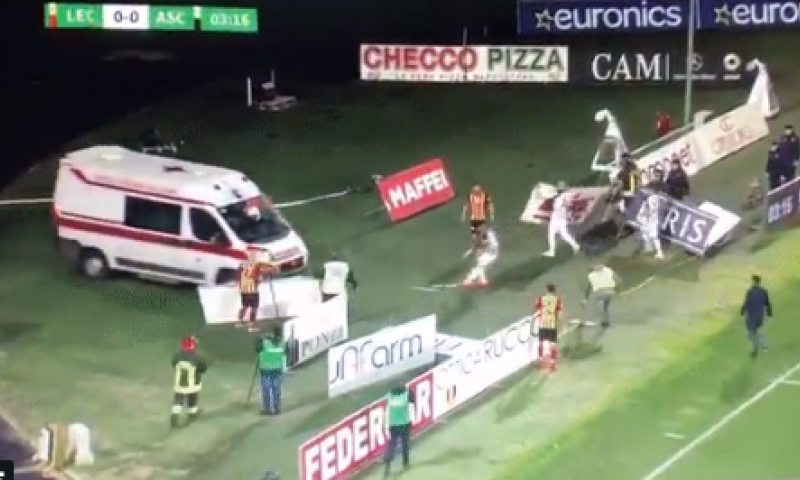 Scavone bewusteloos tijdens Lecce-Ascoli, ambulance geraakt eerst niet op het veld Afbeelding: Scavone bewusteloos tijdens Lecce-Ascoli, ambulance geraakt eerst niet op het veld