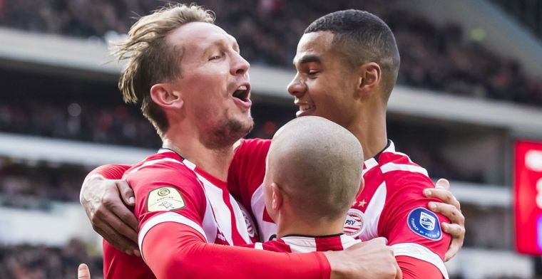 Blessure Bergwijn smet op ruime zege PSV: Gakpo en De Jong blinken uit