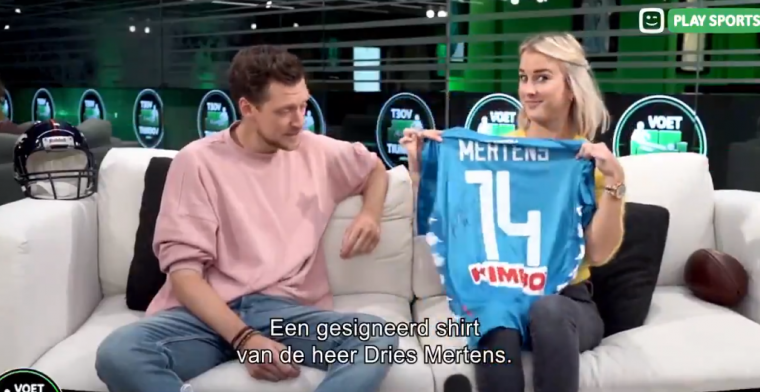 Kat geeft shirtje van Dries weg en kan grapje over 'scoren' niet laten