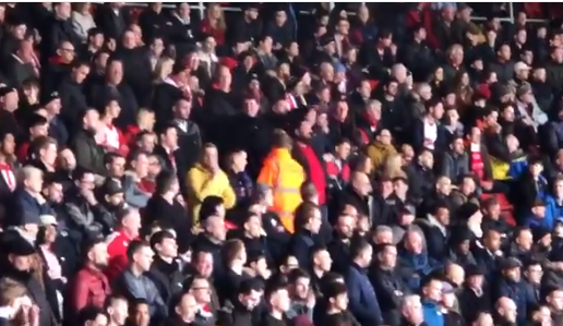 Ziekelijk! Fan van Southampton spot met dood van Sala en doet vliegtuig na