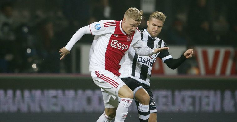 Van de Beek gist na 'pijnlijke klote-avond': 'Een hoop shit over je heen'