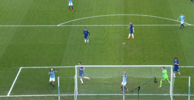 Hoe dan!? Hattrickheld Agüero produceert bizarre misser tegen Chelsea