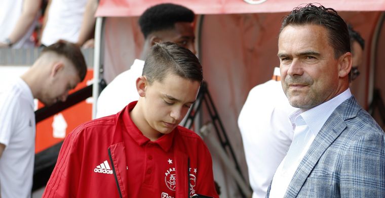 Overmars: 'Heb half jaar geleden geïnformeerd, hij speelt nu ergens anders'