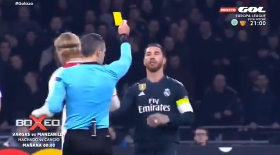 Ramos betrapt: Real-aanvoerder in overleg vóór gele kaart tegen Ajax