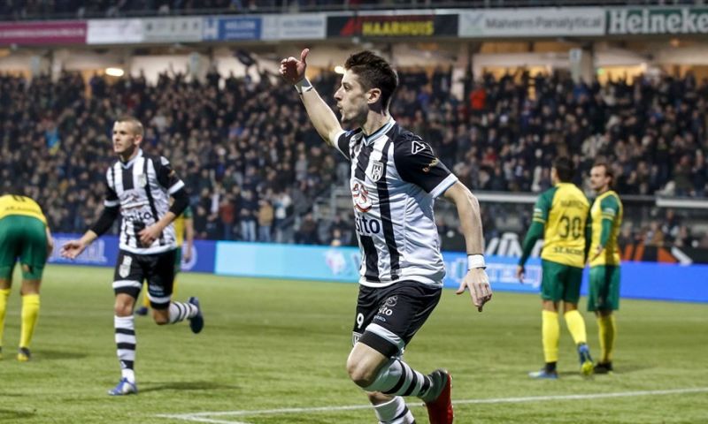 Fortuna kansloos ten onder tegen Heracles, vierklapper voor gretige Dalmau Afbeelding: Fortuna kansloos ten onder tegen Heracles, vierklapper voor gretige Dalmau