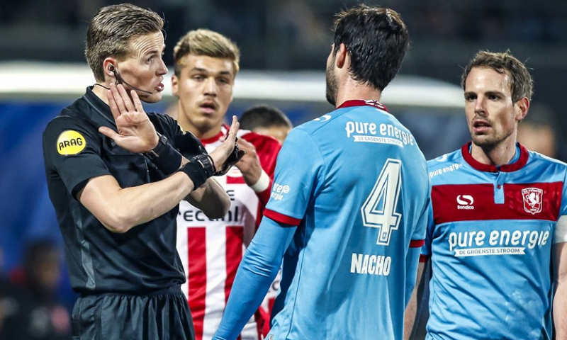 Twente wint topper in Eindhoven, staat acht punten voor en kan Eredivisie ruiken Afbeelding: Twente wint topper in Eindhoven, staat acht punten voor en kan Eredivisie ruiken