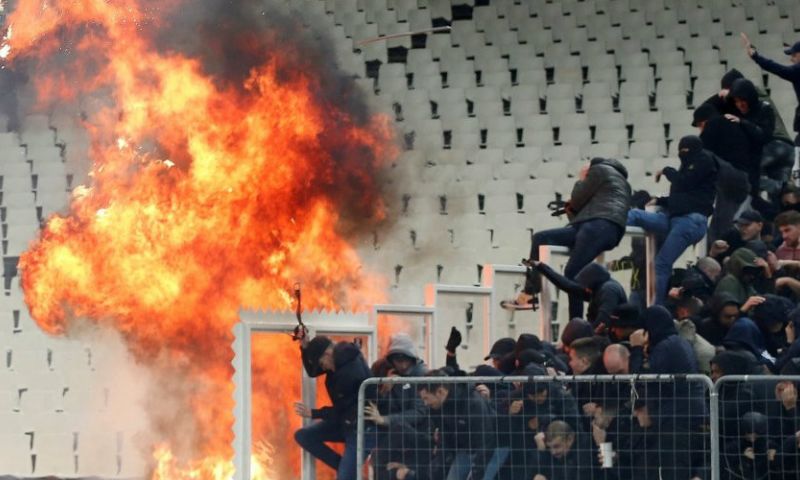 Ajax gaat vrijuit na rellen in Athene: AEK wél zwaar gestraft door UEFA Afbeelding: Ajax gaat vrijuit na rellen in Athene: AEK wél zwaar gestraft door UEFA
