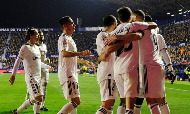 Real Madrid krijgt hulp van VAR, eindigt uitwedstrijd tegen Levante met tien man Afbeelding: Real Madrid krijgt hulp van VAR, eindigt uitwedstrijd tegen Levante met tien man