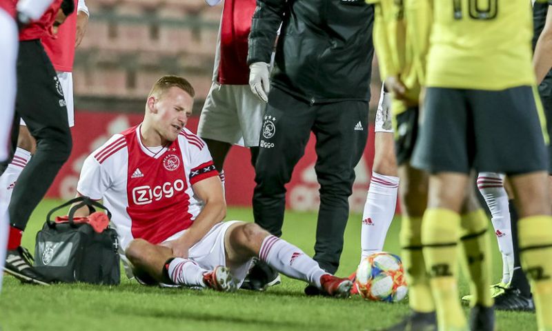 De Boer te grote sta-in-de-weg: Jong Ajax verspeelt punten en verliest De Wit Afbeelding: De Boer te grote sta-in-de-weg: Jong Ajax verspeelt punten en verliest De Wit