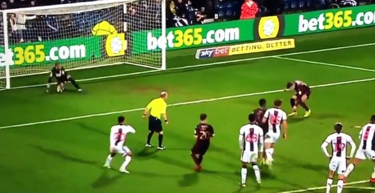 Pijnlijk: Celina probeert panenka-penalty, maar dat loopt helemaal verkeerd