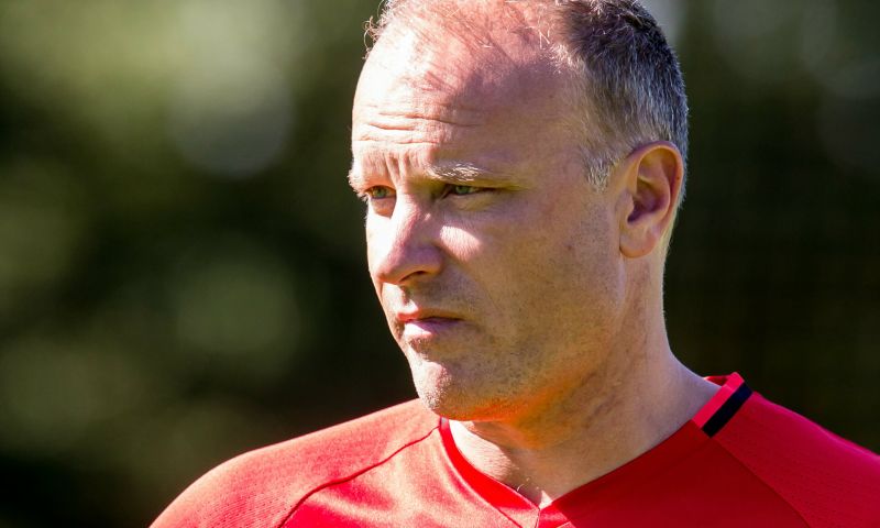 Update: Bergkamp begint per direct aan nieuwe job: 'Donderdag op het veld' Afbeelding: Update: Bergkamp begint per direct aan nieuwe job: 'Donderdag op het veld'