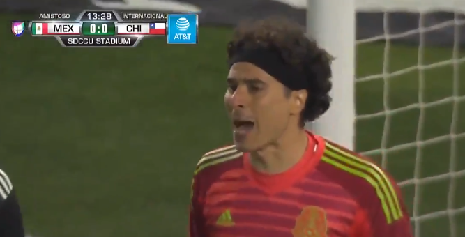 STERK! Ochoa (Standard) pakt in 100e match voor Mexico uit met straffe save