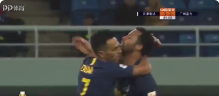 GOAL! Keeper tast mis, Dembélé opent zijn rekening in China