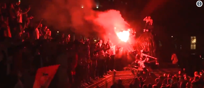 Ongekende beelden: Sunderland-fans reizen hele land door en nemen Londen over