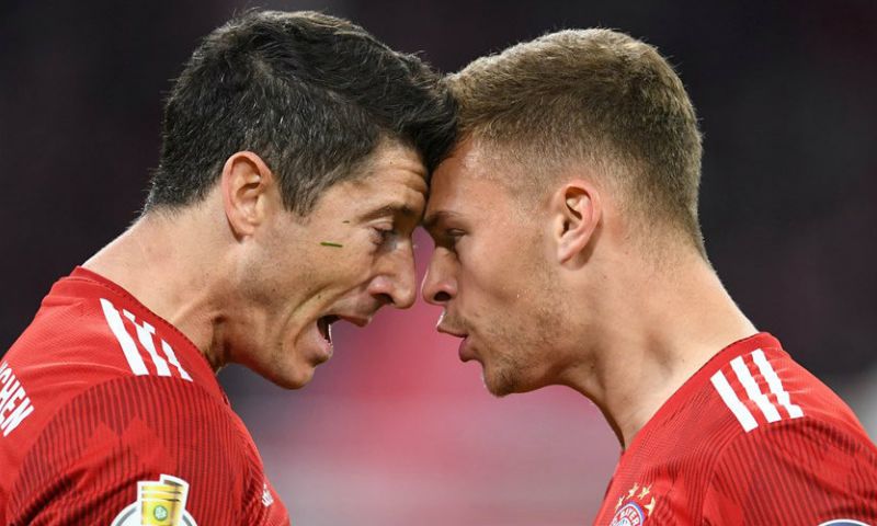 Tiental Bayern München overleeft bizarre bekerwedstrijd met negen doelpunten Afbeelding: Tiental Bayern München overleeft bizarre bekerwedstrijd met negen doelpunten