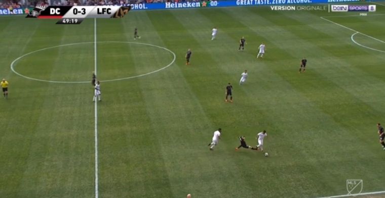 Donkerrood: de stoppen slaan even door bij een dwaas tackelende Wayne Rooney