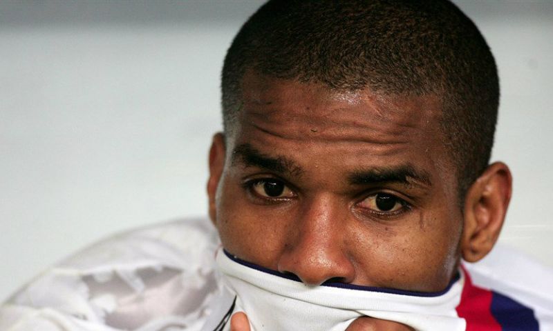 Bizarre situatie na Zwitsers persbericht over Malouda: 'Echt? Dat wist ik niet' Afbeelding: Bizarre situatie na Zwitsers persbericht over Malouda: 'Echt? Dat wist ik niet'