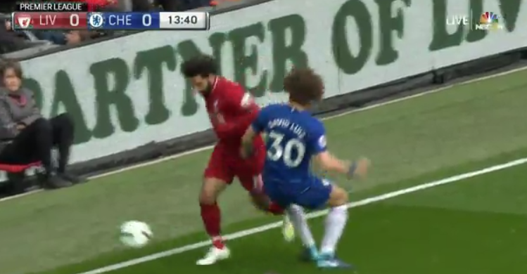 Geen geel voor Salah, die uitpakt met pijnlijke schwalbe tegen Chelsea