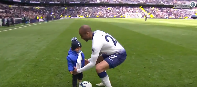 Familie op de eerste plaats: Lucas Moura viert hattrick samen met zijn zoontje