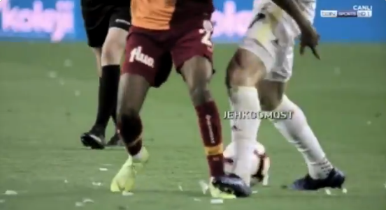 Ongezien, Galatasaray met tirade van drie minuten om over VAR te klagen