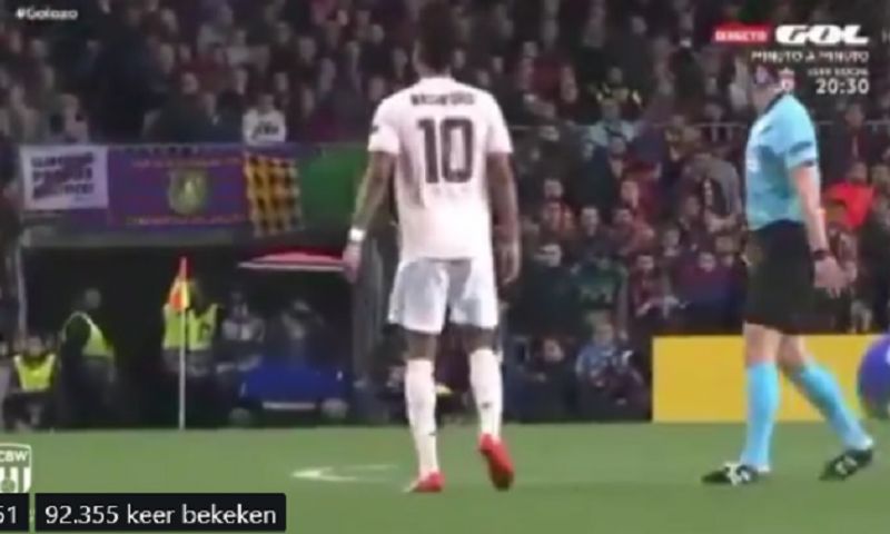 Rashford gooit papiertje Solksjaer weg en Barça-goalie Ter Stegen leest het Afbeelding: Rashford gooit papiertje Solksjaer weg en Barça-goalie Ter Stegen leest het