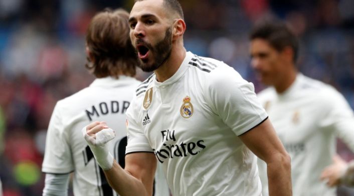 Benzema maakt zich onsterfelijk met hattrick bij winnend Real Madrid