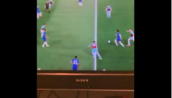 Lachen of huilen? David Luiz doet gooi naar Fallon d'Floor