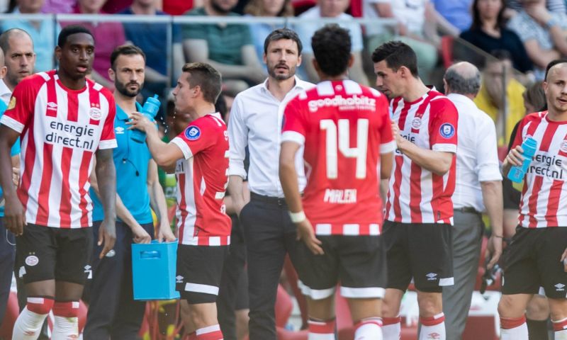 'Vier à vijf' basisspelers mogelijk weg bij PSV: 'Ook Dumfries wordt genoemd'
