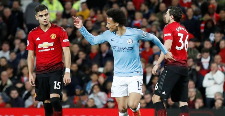 City verslaat armoedig United in Manchester Derby en is weer koploper