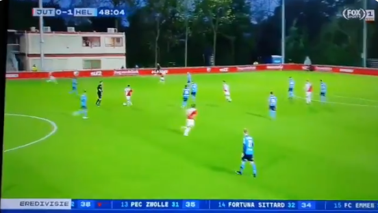 Dit wil je zien: Van Rooijen maakt wereldgoal voor Jong Utrecht met scorpion kick