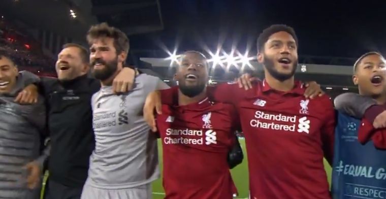 Kippenvelbeelden: Anfield zingt You'll Never Walk Alone voor Liverpool-spelers
