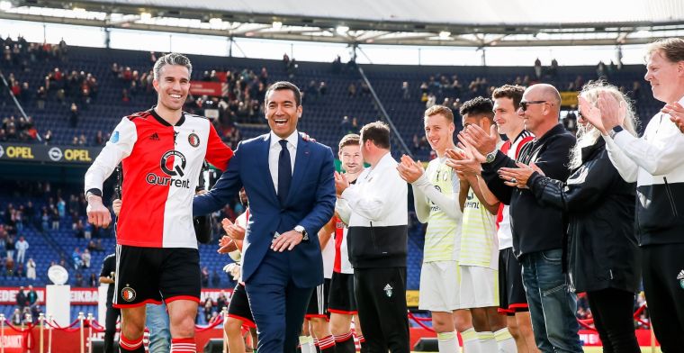 Van Basten spreekt Van Persie toe in De Kuip: Beetje een trieste dag