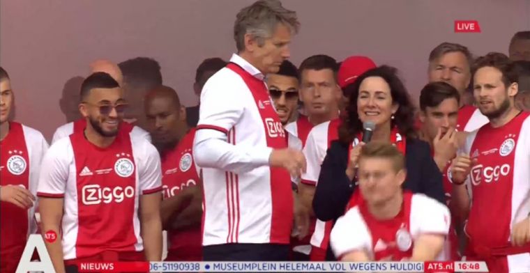 Bodyguards De Ligt en Van der Sar redden Halsema van bierdouche