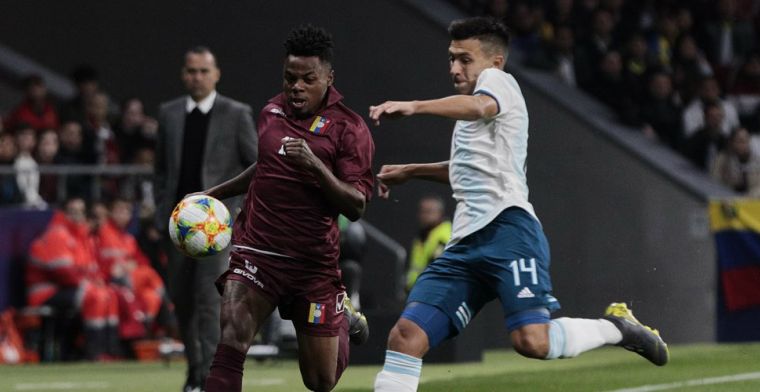Argentijnen bevestigen: 'Man van 7 miljoen' Martinez onderweg naar Ajax-keuring