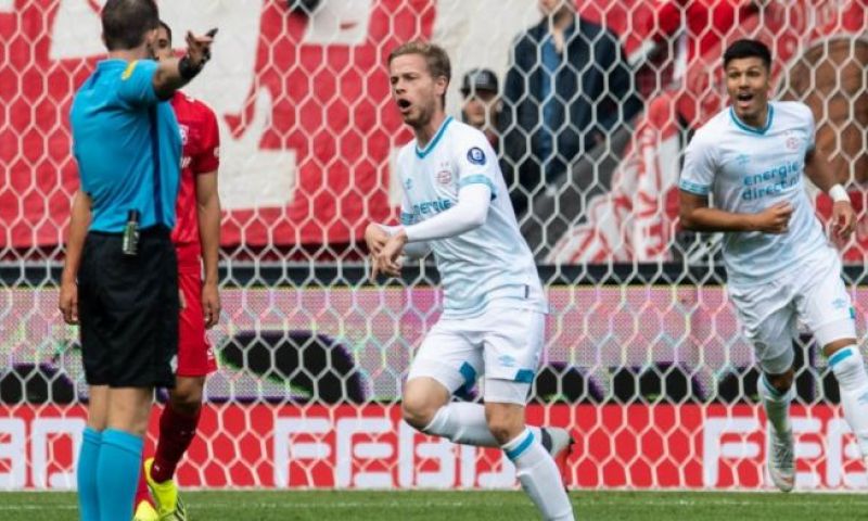 'PSV en Kortrijk onderhandelen over middenvelder, Eindhovenaren hopen op verhuur' Afbeelding: 'PSV en Kortrijk onderhandelen over middenvelder, Eindhovenaren hopen op verhuur'