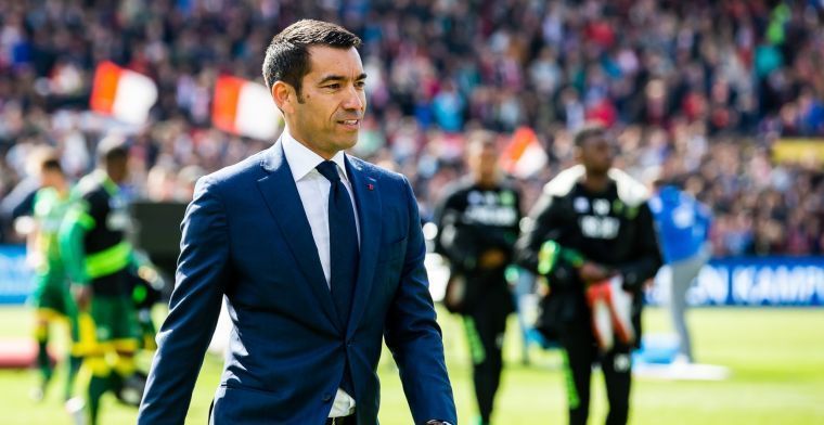 Van Bronckhorst: 'Hoe is het mogelijk dat Ajax zo presteert? Dat is uitzonderlijk'