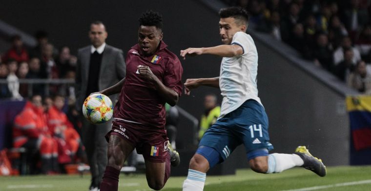 Ajax maakt transfer wereldkundig: Martinez tekent voor vier jaar in Amsterdam