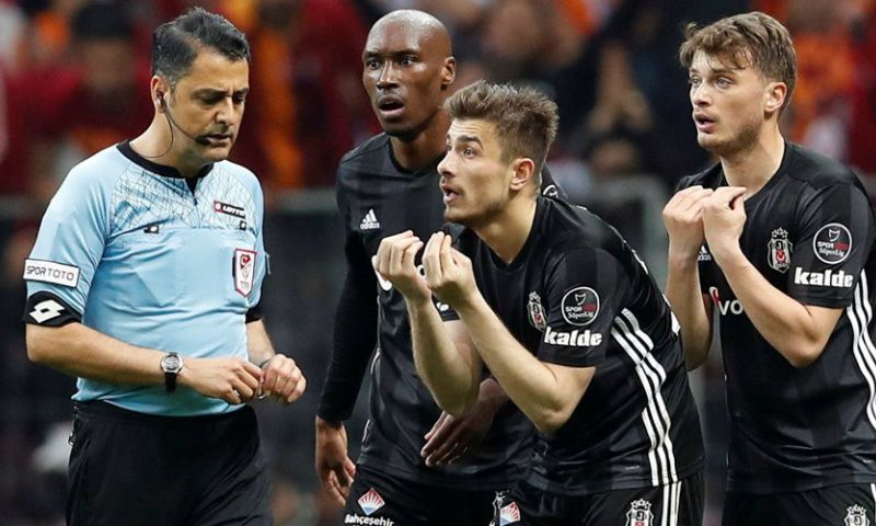 'Ajax ziet openingsbod van zeven miljoen euro afgeslagen worden in Turkije' Afbeelding: 'Ajax ziet openingsbod van zeven miljoen euro afgeslagen worden in Turkije'