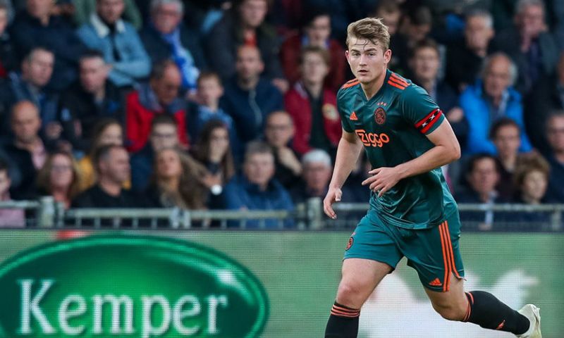 Ontspannen De Ligt moet lachen: Afbeelding: Ontspannen De Ligt moet lachen: