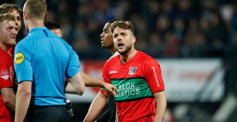 Van den Berg walgt van Reading: '70.000 pond! Vies hè. Teringlijers'