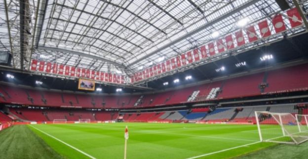 Ajax anderhalve maand voor seizoensopening al door zijn jaarkaarten