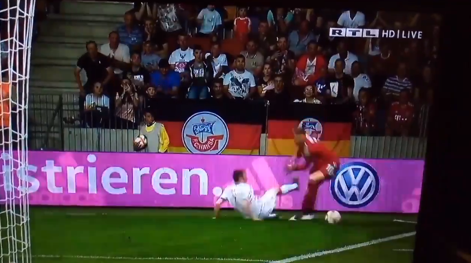 Must see: Neuer is in bloedvorm en kapt spits twee (!) keer uit bij de cornervlag